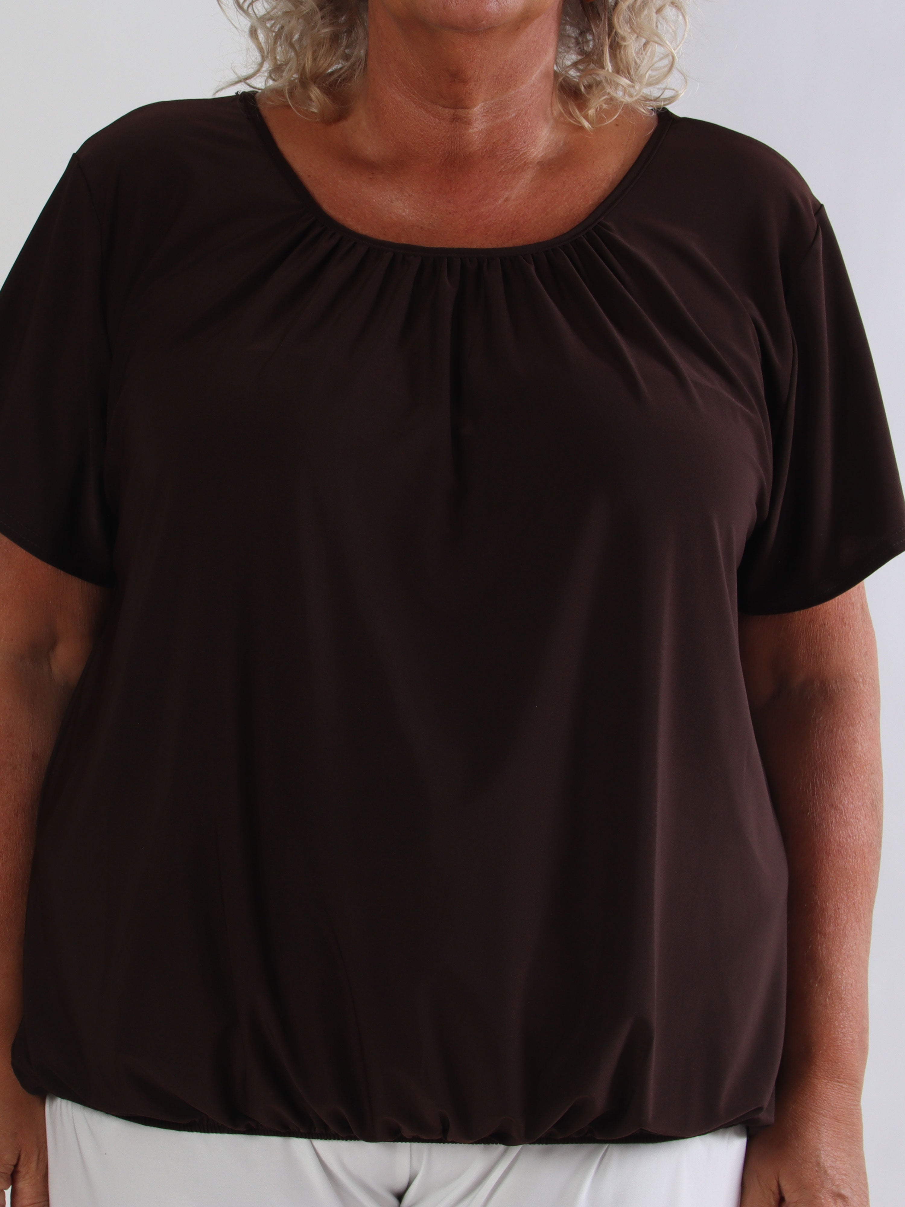 Miracle Basic – Den härligaste bas plus size t-shirten med elastisk nederkant